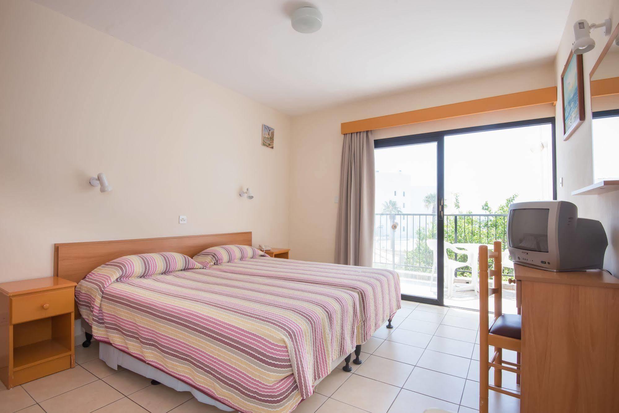 Kkaras Hotel 3 Star Ayia Napa Esterno foto