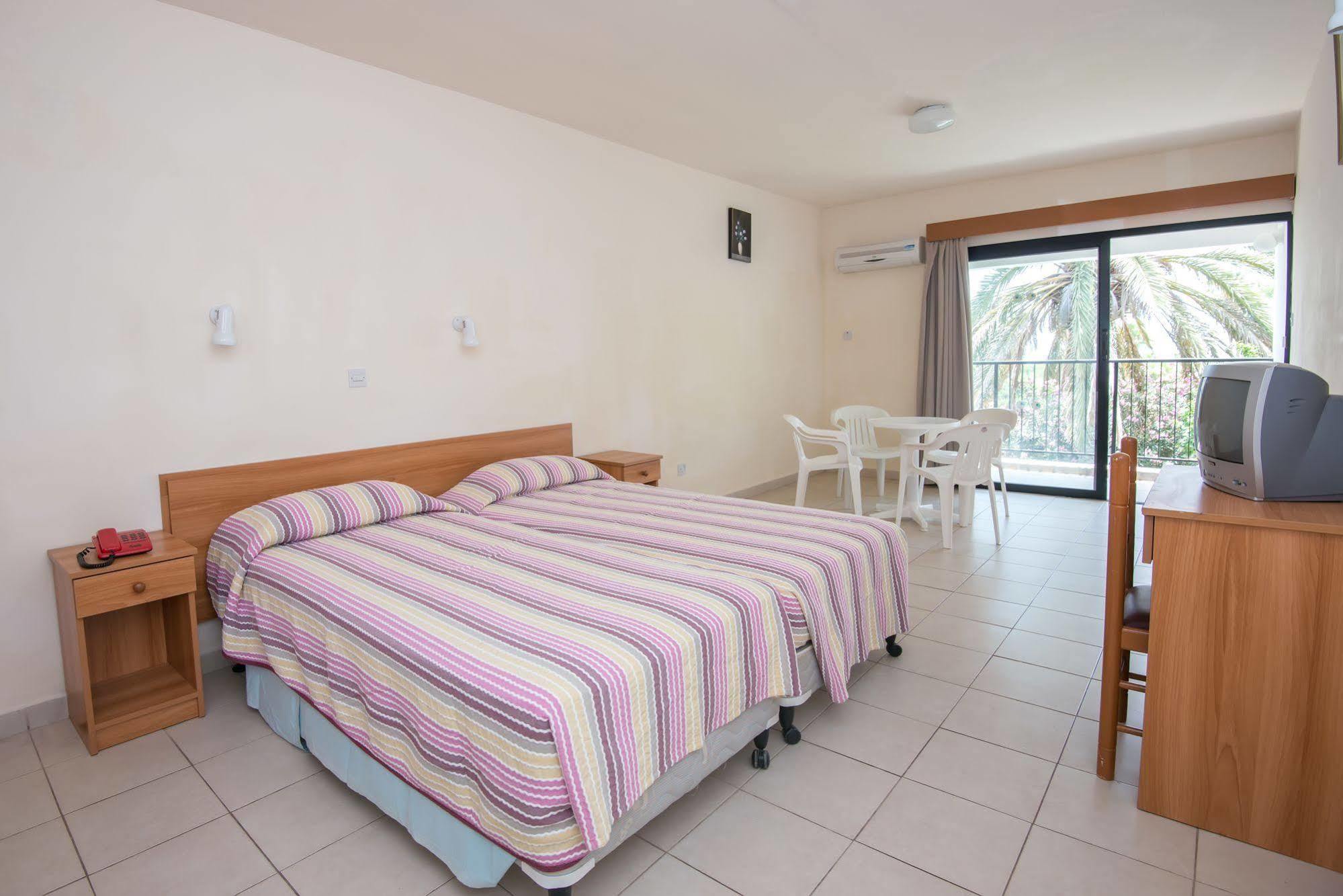 Kkaras Hotel 3 Star Ayia Napa Esterno foto